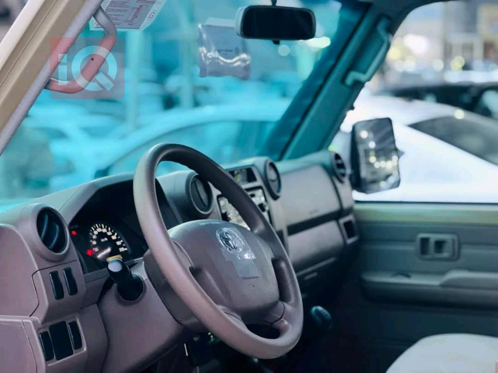 تۆیۆتا لاند کرۆزەر ٧٠ پیکاپ
